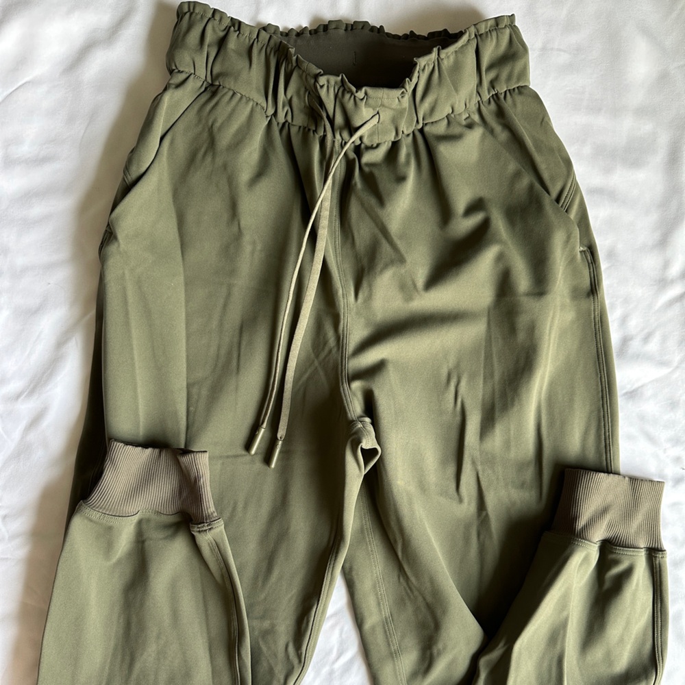 Lululemon Green Joggers with Elastic Cuffs
